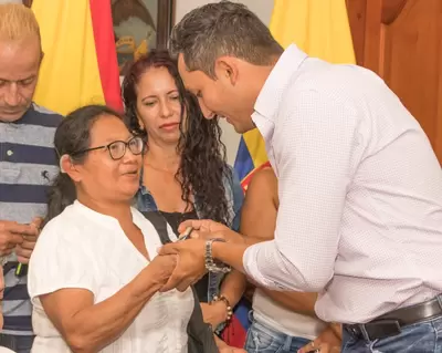 Alcalde entrega llaves a 26 nuevos propietarios de vivienda en Remanso -Guayabal