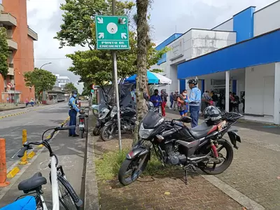 Educadores viales del Instituto de Movilidad realizan nuevo llamado a parquearse bien en avenida San Jerónimo y centro de Pereira