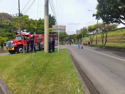 El cuerpo oficial de bomberos, un aliado para la seguridad en la vía activa de Pereira