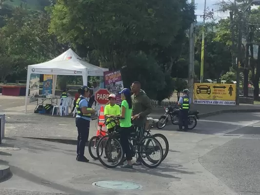 El grupo de educación vial realizó campañas de respeto a los ciclistas en vía a La Florida