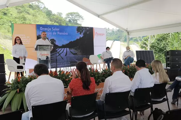 Energía de Pereira y Gobierno de la Ciudad inauguraron la primera granja solar sobre montaña del país