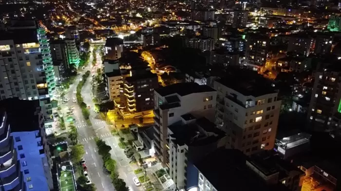 1.346 luminarias led inteligentes dan luz a las principales calles de Pereira