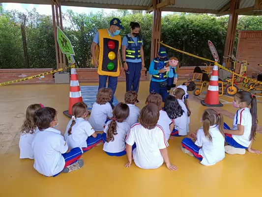 Niños y niñas de Pereira por una cultura vial, campaña adelantada por el  Instituto de Movilidad