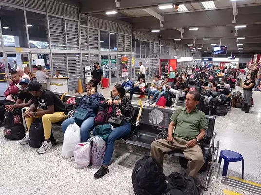 Masiva presencia de viajeros en el Terminal de Transportes