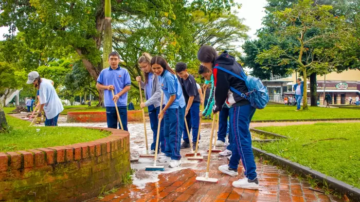 El Gobierno de la Ciudad y Aseo Pereira realizan limpieza en el parque Olaya Herrera