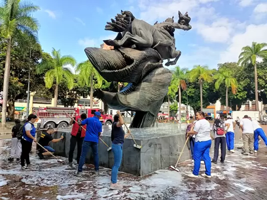 Aseo Pereira embelleció la Plaza de Bolívar