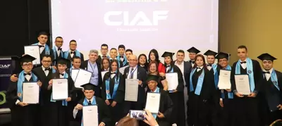 El programa universidad para Cuba graduó a sus primeros becados
